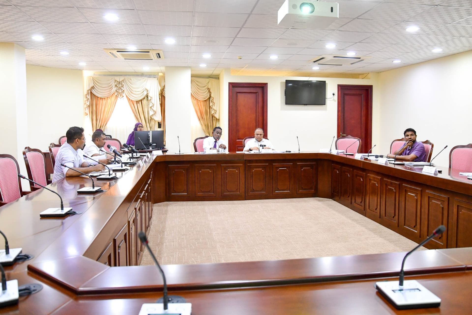 Public Referendum Bill Passed by Committee, Allows Regional Referendums