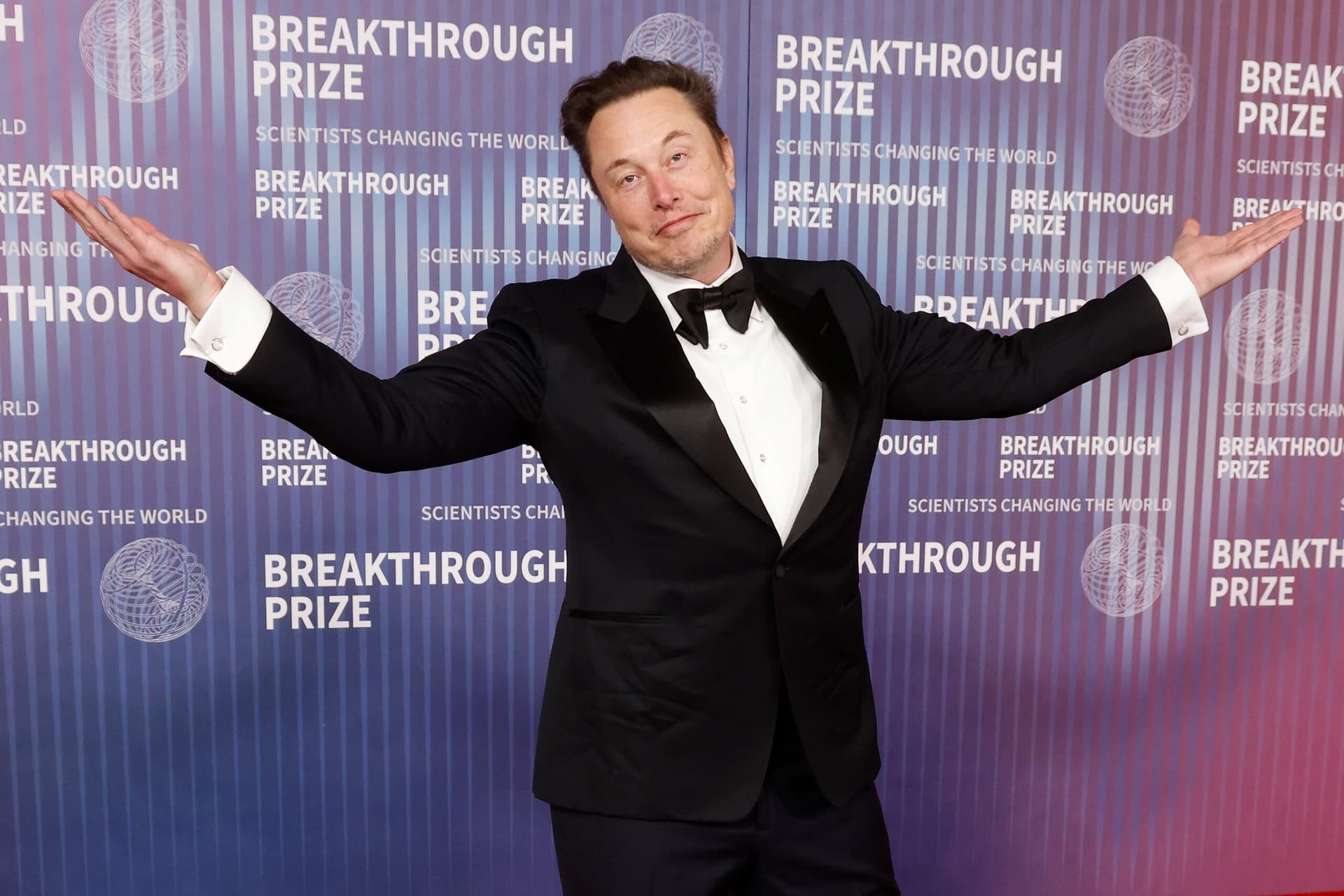 Elon Musk Hits $749 Billion