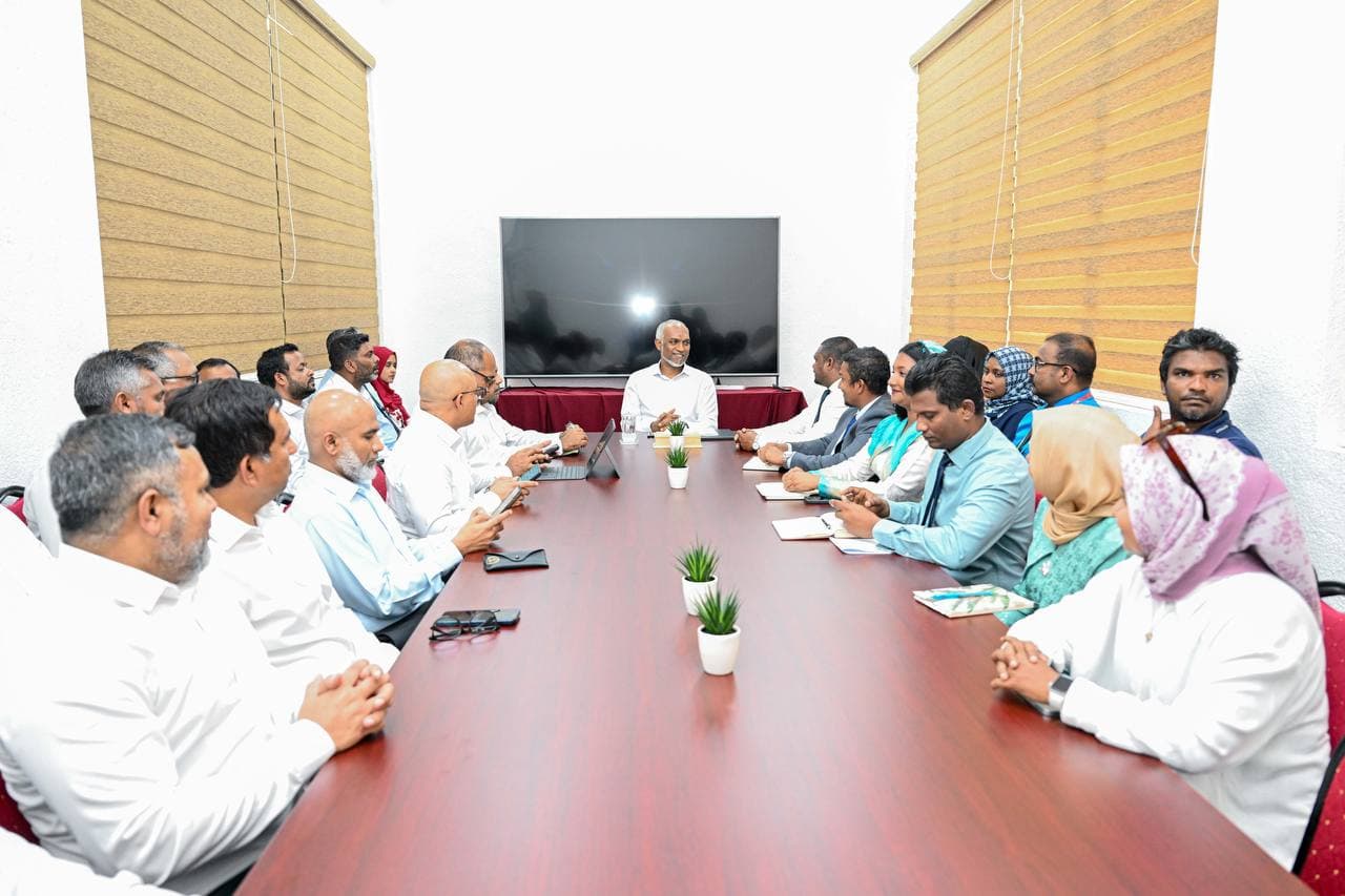 President Muizzu Meets Ukulhas Stakeholders to Discuss Island Development Priorities