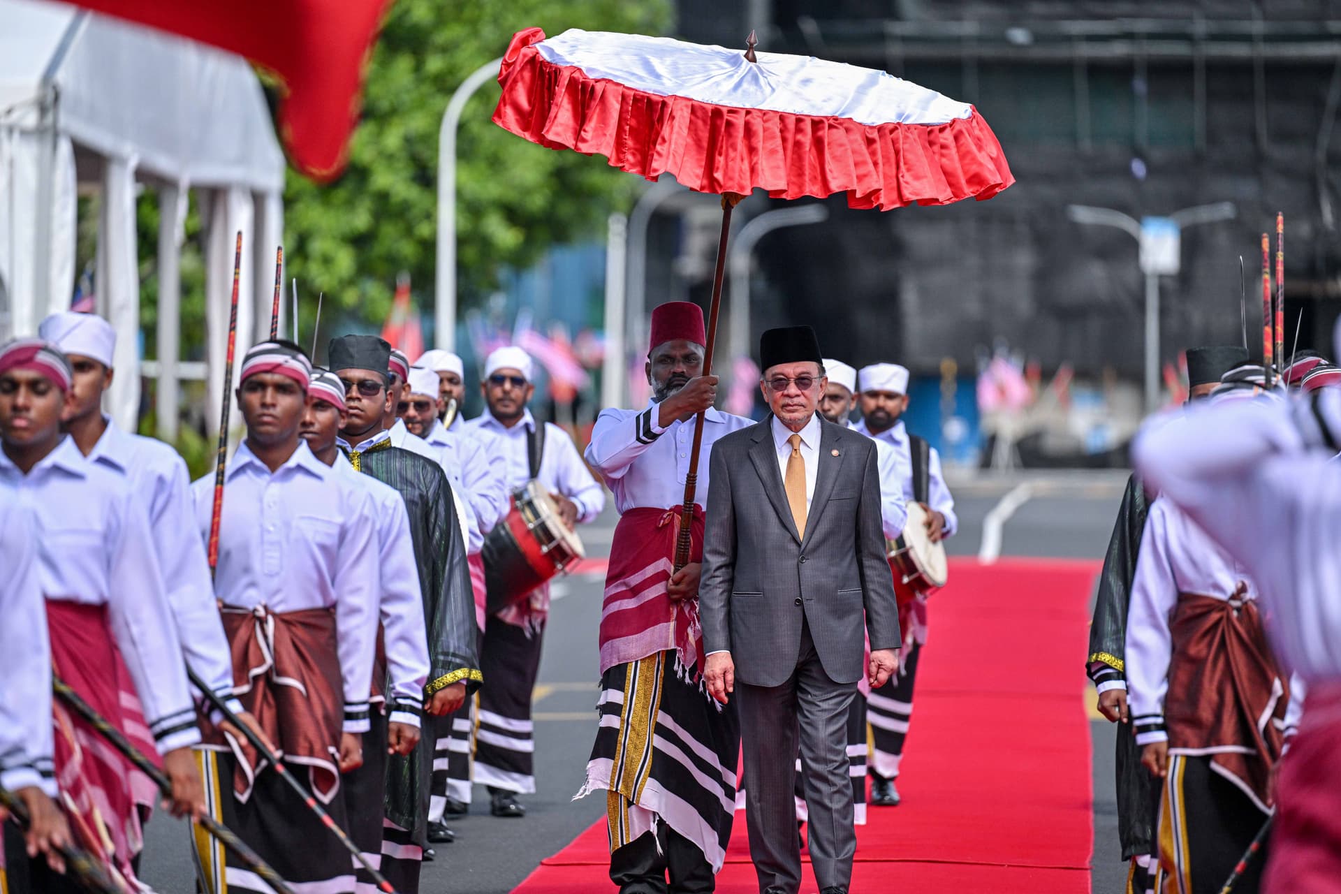 Prime Minister of Malaysia accorded ceremonial welcome to the Maldives
